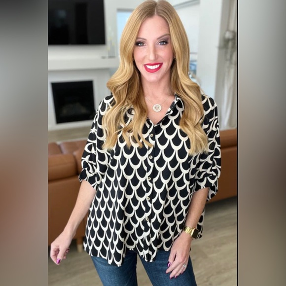 eesome Tops - NWOT EE Some Black and Cream Patterened Oversized Button Down Blouse Sz L